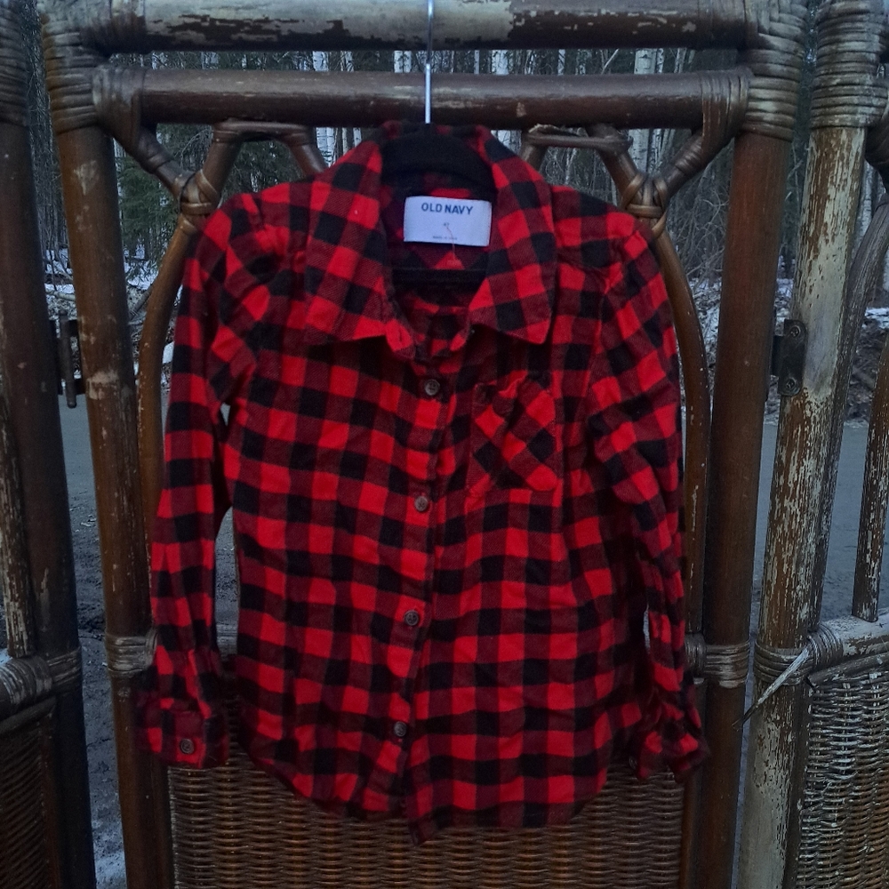🙂 3/15 Old Navy girls shirt size 4t❤️